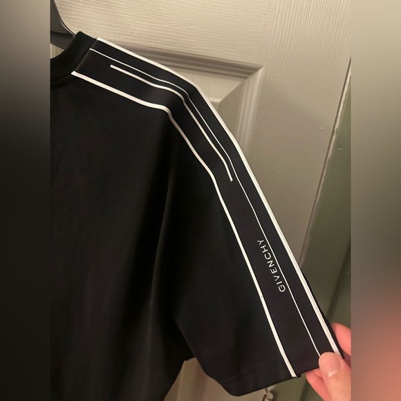 WORN ONCE - Authentic Givenchy Men’s T Shirt - Picture 8 of 8